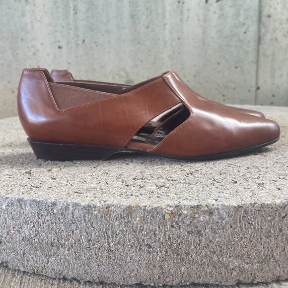 VIA SPIGA LEATHER WOMEN'S POINTED TOE CUT-OUT FLATS TAN SIZE 5.5 - Picture 3 of 13